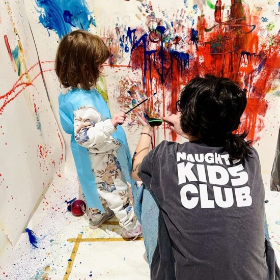 Рисувайте и цапайте с  "Индивидуална мазаница за дете и родител в Зелената стая" от Makaroon