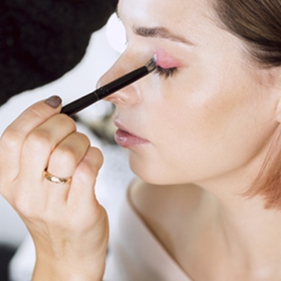 Перфектния женски ден с Консултация за коса и грим + диагностика и сешоар за двама от Makaroon Перфектния женски ден с Консултация за коса и грим + диагностика и сешоар за двама от Makaroon