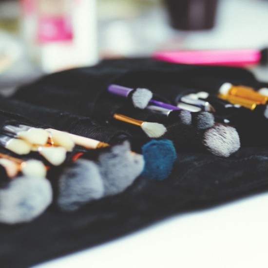 Урок по грим с професионален гримьор от Makaroon