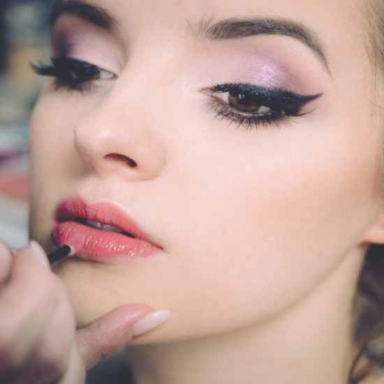 Урок по грим с професионален гримьор от Makaroon