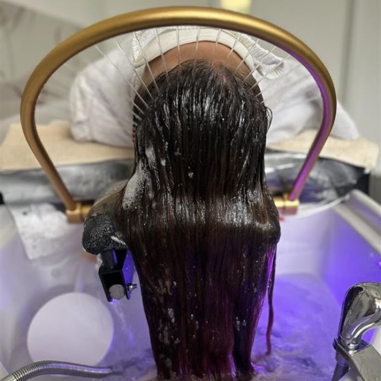 Подарете на косата си пълноценна грижа с Head SPA therapy + сешоар в Swan hair & beauty от Makaroon