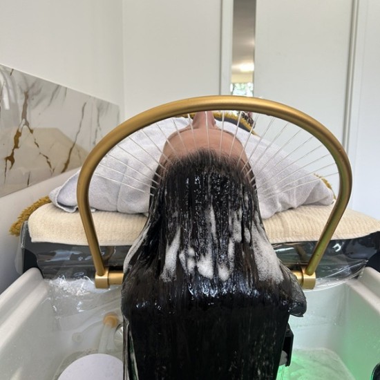 Подарете на косата си пълноценна грижа с Head SPA therapy + сешоар в Swan hair & beauty от Makaroon