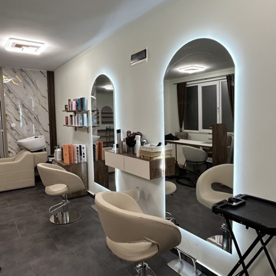 Подарете на косата си пълноценна грижа с Head SPA therapy + сешоар в Swan hair & beauty от Makaroon