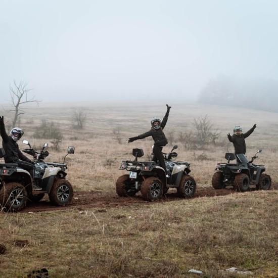 Заредете деня си в  „Родопската яка с АТВ тур край  с.Устина,, Пловдив“ от Makaroon