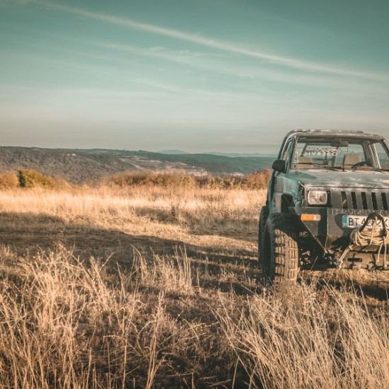 Офроуд шофиране на джип Дайхацу или Автентичен руски джип от Makaroon.bg