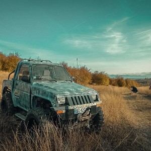 Офроуд шофиране на джип Дайхацу или Автентичен руски джип