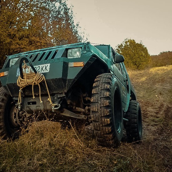 Офроуд шофиране на джип Дайхацу или Автентичен руски джип от Makaroon.bg