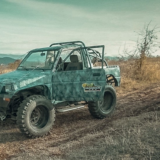 Офроуд шофиране на джип Дайхацу или Автентичен руски джип от Makaroon.bg