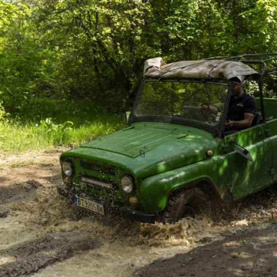 Впуснете се в едно нестандартно приключение с Джип сафари в района на Велико Търново от Makaroon