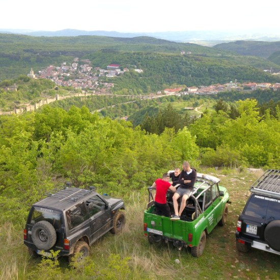 Впуснете се в едно нестандартно приключение с Джип сафари в района на Велико Търново от Makaroon