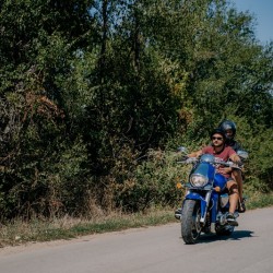 2-часова разходка с круизен мотор Suzuki Boulevard M109R край Велико Търново