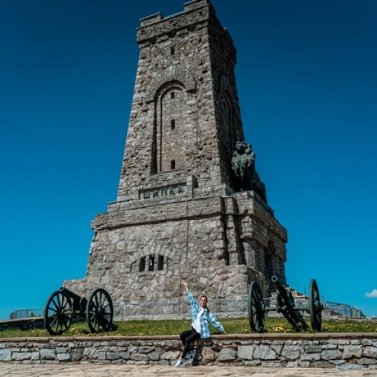 Опознайте красотата на околностите на Велико Търново с разходка с круизен мотор Suzuki Boulevard M109R от Makaroon