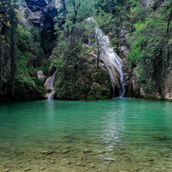 Опознайте красотата на околностите на Велико Търново с разходка с круизен мотор Suzuki Boulevard M109R от Makaroon