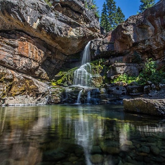 Опознайте красотата на околностите на Велико Търново с разходка с круизен мотор Suzuki Boulevard M109R от Makaroon