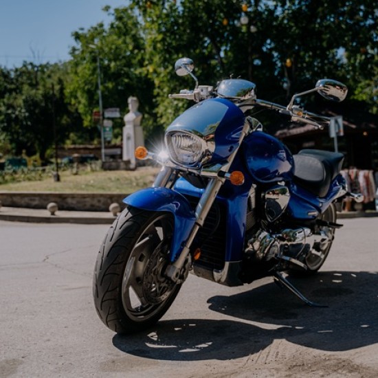 Опознайте красотата на околностите на Велико Търново с разходка с круизен мотор Suzuki Boulevard M109R от Makaroon