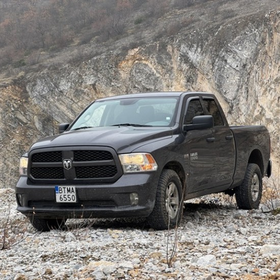 Офроуд разходка с луксозен джип в района на Велико Търново | Makaroon.bg