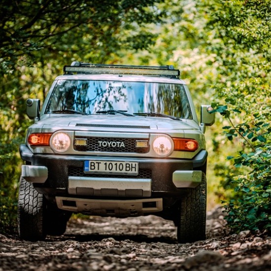 Офроуд разходка с луксозен джип в района на Велико Търново | Makaroon.bg