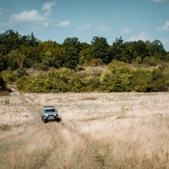 Офроуд разходка с луксозен джип в района на Велико Търново | Makaroon.bg