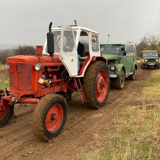 Офроуд разходка с трактор – вълнуващо предизвикателство за смели от Makaroon