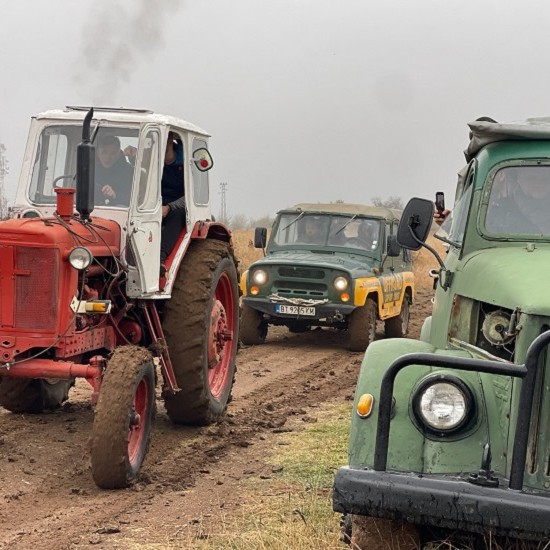 Офроуд разходка с трактор – вълнуващо предизвикателство за смели от Makaroon