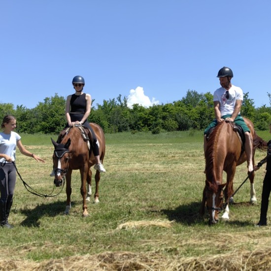 Споделени мигове с "Романтичен пикник и конна езда за двама около Велико Търново" от Makaroon