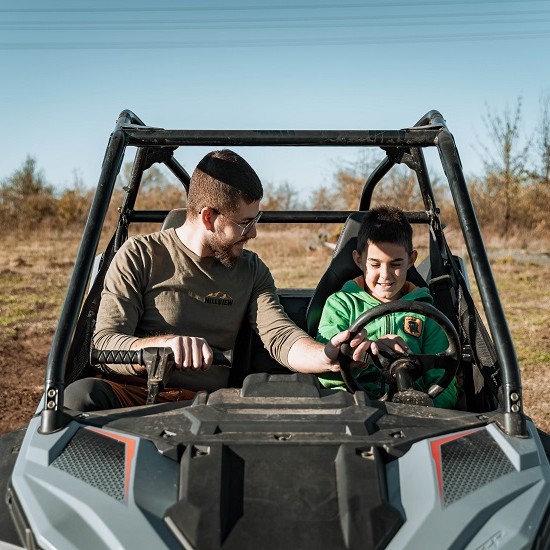 Детско-юношеско офроуд приключение с „Урок по каране на бъги за деца около Велико Търново“ от Makaroon