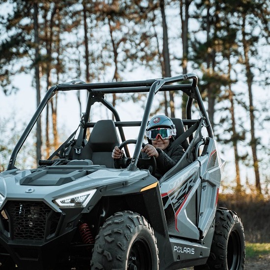 Детско-юношеско офроуд приключение с „Урок по каране на бъги за деца около Велико Търново“ от Makaroon