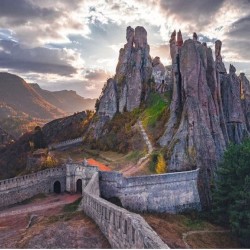 Приключенска игра възкачване на престола на Белоградчишките скали