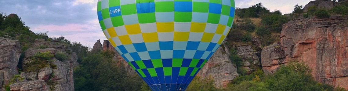 The cloud castles of the Belogradchik region: 60 minutes of freedom over natural wonders
