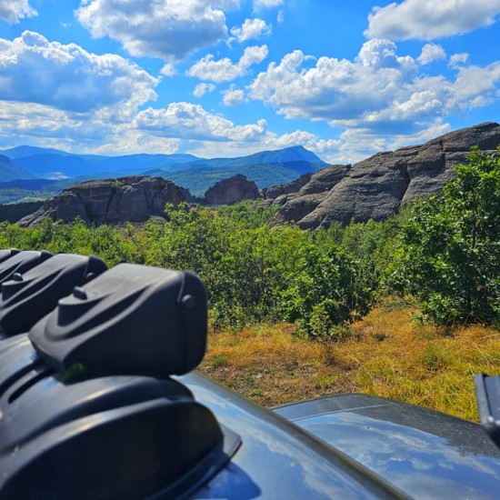 Джип сафари край Белоградчик за двама - вълнуващо приключение сред природата от Макароон