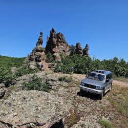 Джип сафари край Белоградчик за двама - вълнуващо приключение сред природата