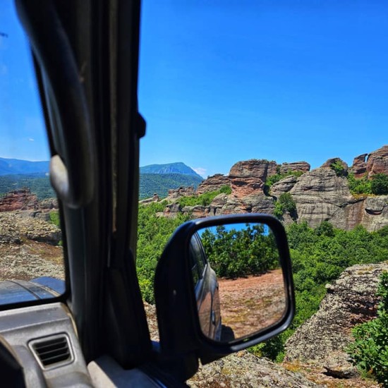 Джип сафари край Белоградчик за двама - вълнуващо приключение сред природата от Макароон
