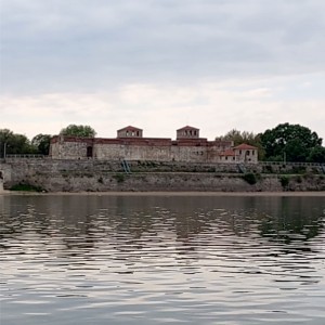 Разходка с моторна лодка по Дунава за един човек в група във Видин