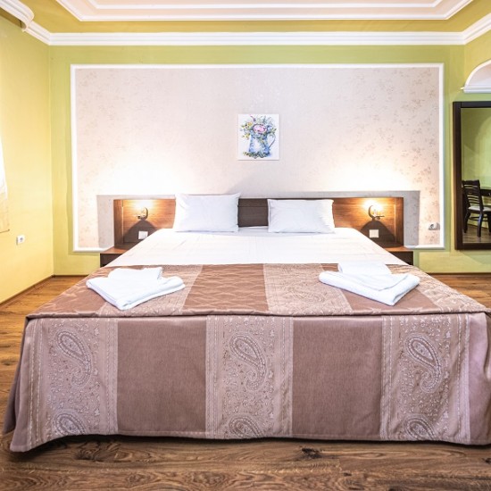 Нощувка за двама в Мелник с включени вечеря и закуска, релакс зона и вход за музея на виното от Макароон