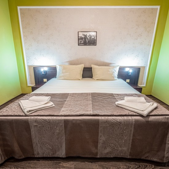 Нощувка за двама в Мелник с включени вечеря и закуска, релакс зона и вход за музея на виното от Макароон