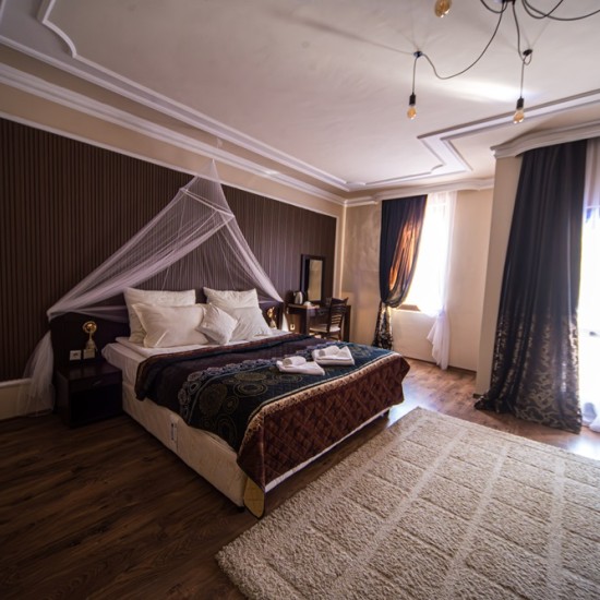 Нощувка за двама в Мелник с включени вечеря и закуска, релакс зона и вход за музея на виното от Макароон