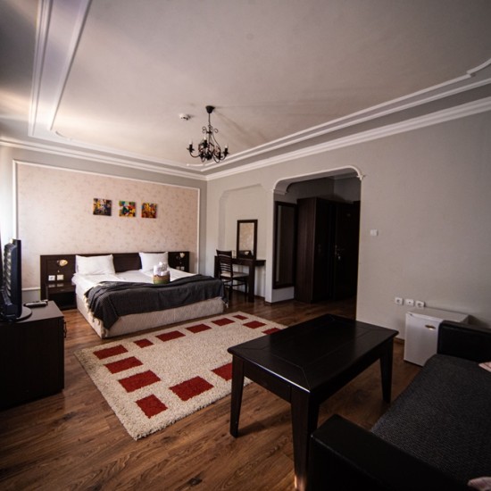 Нощувка за двама в Мелник с включени вечеря и закуска, релакс зона и вход за музея на виното от Макароон