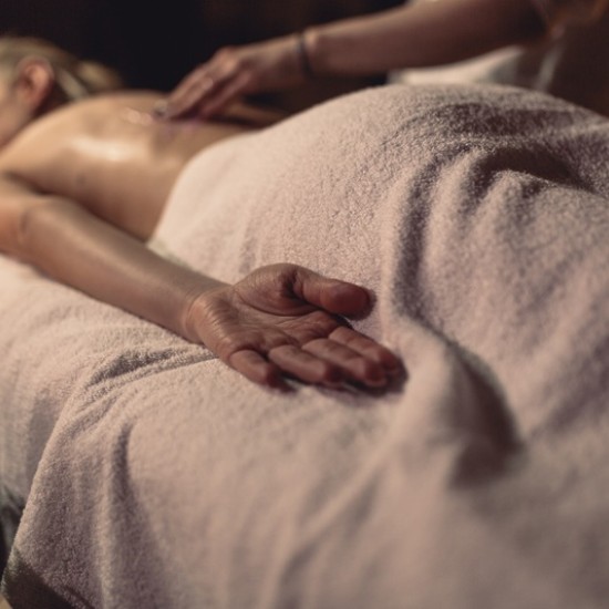 Насладете се на луксозна терапия Златен каприз в Русе от Makaroon