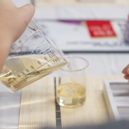  Опознайте света на сапунолеенето с творческа работилница за натурални сапуни от Makaroon