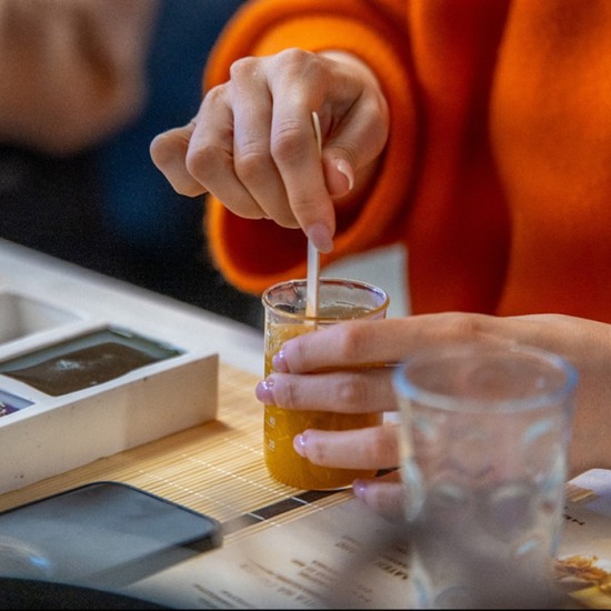  Опознайте света на сапунолеенето с творческа работилница за натурални сапуни от Makaroon