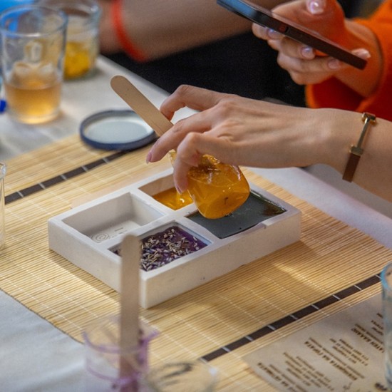  Опознайте света на сапунолеенето с творческа работилница за натурални сапуни от Makaroon