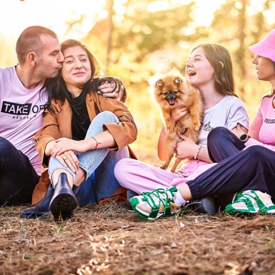 Създайте спомени завинаги със Семейна фотосесия в Плевен от Makaroon Създайте спомени завинаги със Семейна фотосесия в Плевен от Makaroon