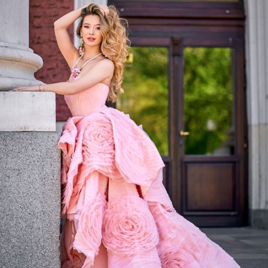 Запечатайте всеки момент от Вашия вълнуващ ден с Абитуриентска фотосесия в Плевен от Makaroon Запечатайте всеки момент от Вашия вълнуващ ден с Абитуриентска фотосесия в Плевен от Makaroon