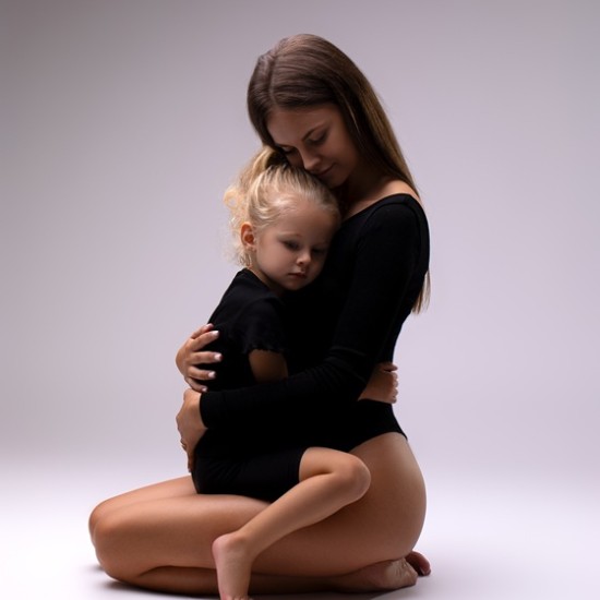 Вижте своята история в снимки с професионална фотосесия за до 4 души в Стара Загора в Makaroon