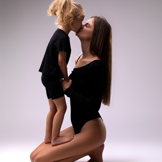 Вижте своята история в снимки с професионална фотосесия за до 4 души в Стара Загора в Makaroon