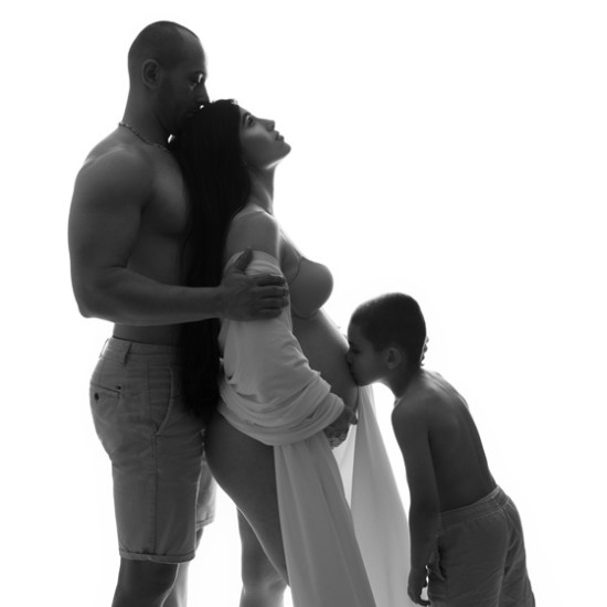 Вижте своята история в снимки с професионална фотосесия за до 4 души в Стара Загора в Makaroon