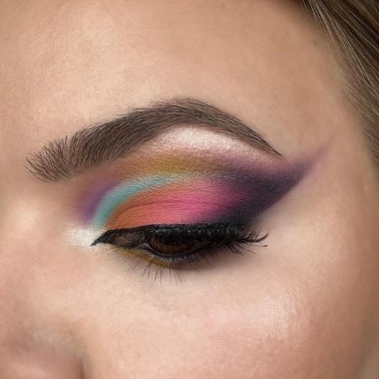 Поглезете се за Вашата безупречна визия с Професионален грим от Makaroon Поглезете се за Вашата безупречна визия с Професионален грим от Makaroon