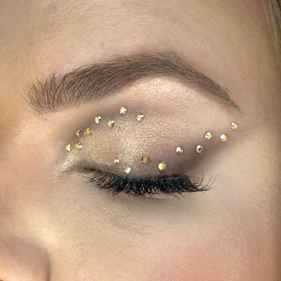 Поглезете се за Вашата безупречна визия с Професионален грим от Makaroon Поглезете се за Вашата безупречна визия с Професионален грим от Makaroon