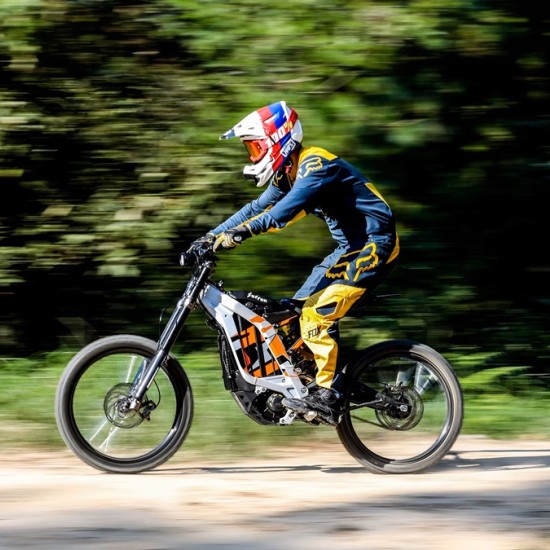 Офроуд приключение в планината край Банкя с електрически мотор + видеозаснемане от Makaroon.bg