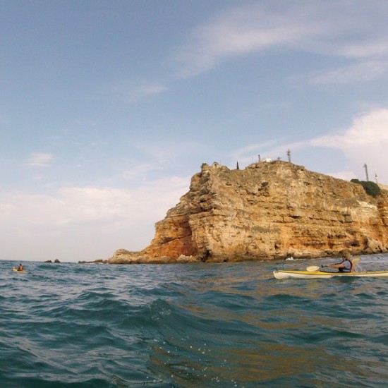 Лято, слънце и море със „Сутрешен тур с каяк около нос Калиакра“ от Makaroon